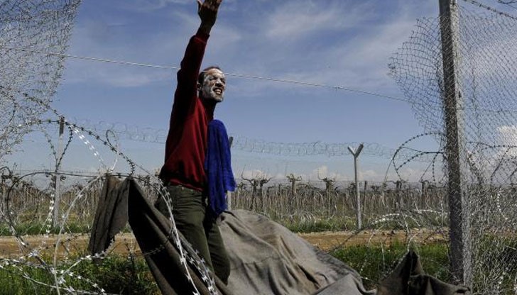 При вчерашният нов опит да нахлуят на македонска територия мигрантите от Гърция скандираха "Аллах Акбар"