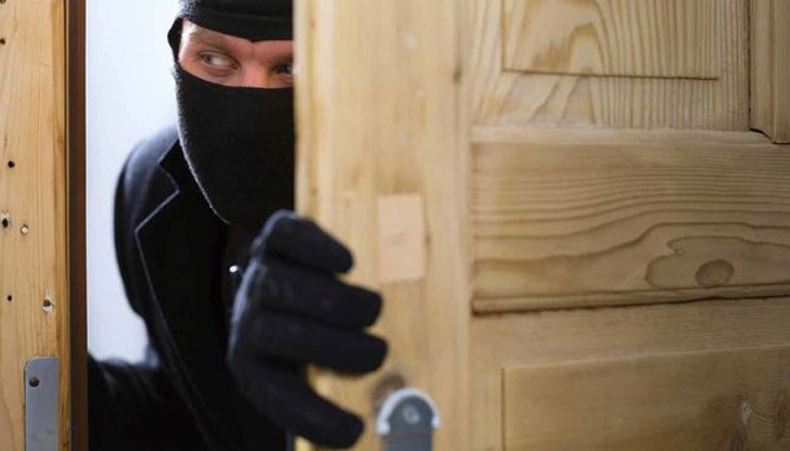 Крадецът задига 8 грама златни накити