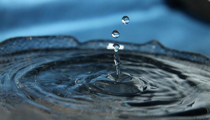 Учени успяха да вкарат водни молекули в съвсем ново състояние на материята, което не е нито течно, нито газообразно, нито твърдо Учени успяха да вкарат водни молекули в съвсем ново състояние на материята, което не е нито течно, нито газообразно, нито твърдо