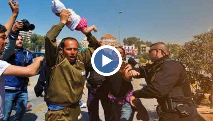 Невероятни сцени се развиха днес в Пирея показателни за отчаянието, преобладаващо в лагера, създаден за 4,700 бежанци и мигранти