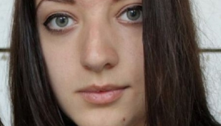 Фейсбук профилите на нейните съученици почерняха от черни ленти в знак на съпричастност към гибелта на единайсетокласничката