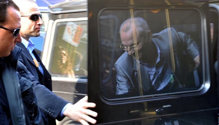 Какво е основанието и необходимостта от продължаващата трайна държавна охрана на лицето Ахмед Доган?