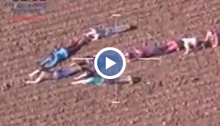 Децата лягат на земята и образуват с телата си голяма стрелка, която сочела към бегълците