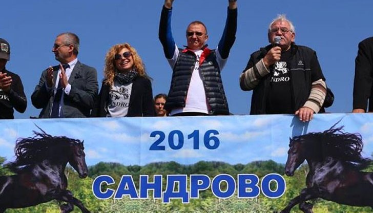 Нунев връчи грамота, предметна и парична награда на победителите на първите 3 места в надпреварата