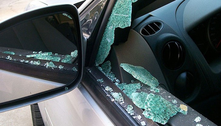 Разбиват "Дачия", за да откраднат инструменти/Снимката е илюстративна Разбиват "Дачия", за да откраднат инструменти/Снимката е илюстративна