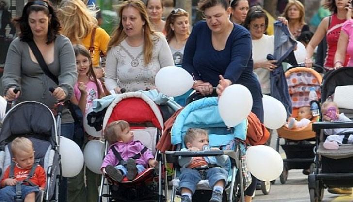 Помощите за деца се скочат от 100 на 294 лева