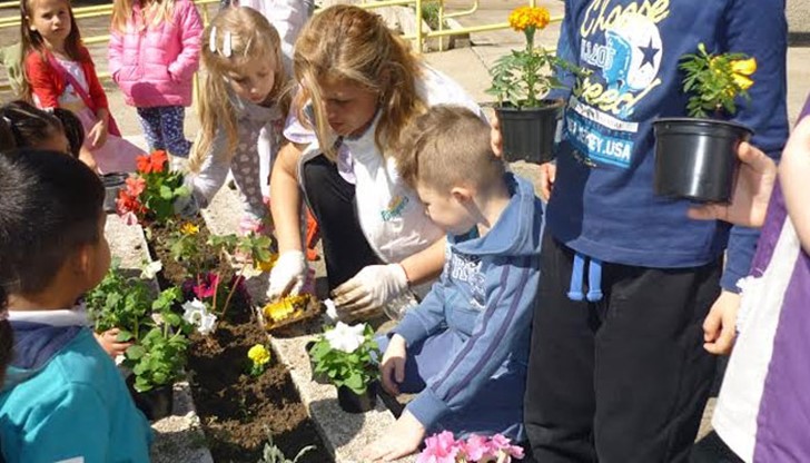 Детската градина се включи в инициативата „Дървета за планетата Земя. Нека ги засадим“