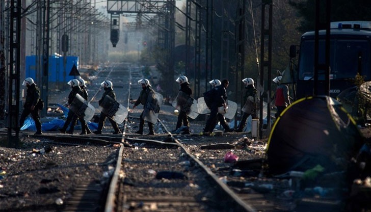 Македонският президент Георге Иванов призова снощи гръцките власти да сътрудничат и да започнат да изпълняват решението от Брюксел за закриване на Балканския маршрут