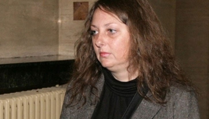 Според обвинението, в периода от 19 юли до 19 декември 2011 г. Николова е присвоила 53 000 лева от бюджета на агенцията като бонуси