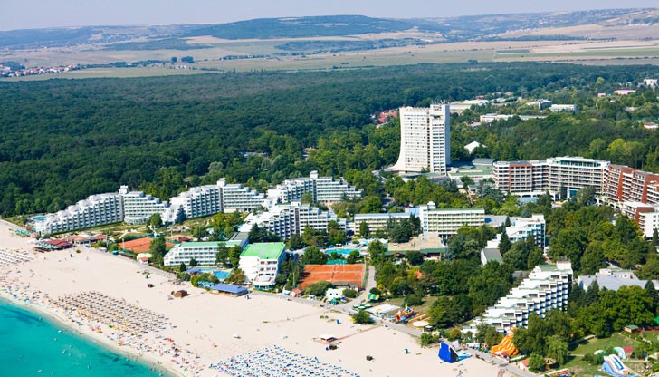 Съседите са привлечени от евтините цени, като в някои оферти е включена официална вечеря Съседите са привлечени от евтините цени, като в някои оферти е включена официална вечеря