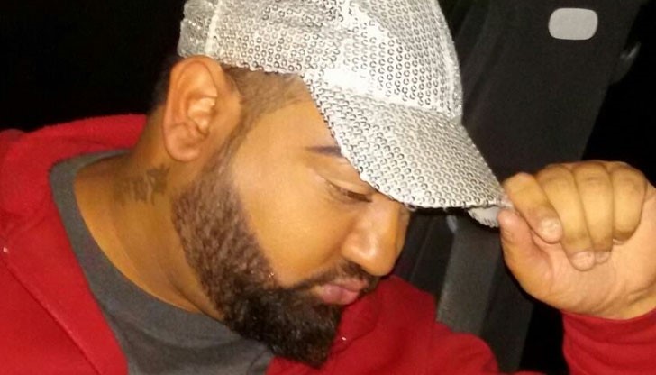 31-годишният Килан нашумя в края на 90-те, повявайки се на сцената като двойник на Азис 31-годишният Килан нашумя в края на 90-те, повявайки се на сцената като двойник на Азис