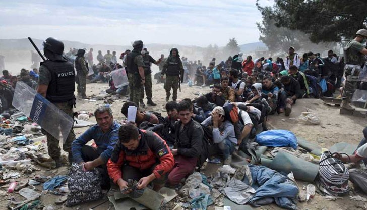 Преди три дни бежанецът загубил равновесие, докато закрепял палатката си, и паднал на пътя пред микробус