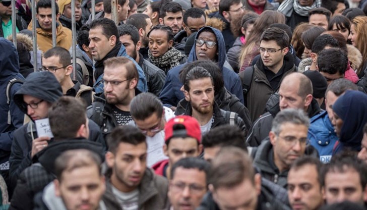 Унгарското правителство предупреди за местата, които не трябва да се посещават заради големи групи мигранти