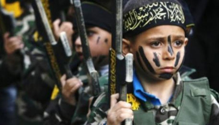 Когато детето видеше пушка, започваше да вика: „Аллах е велик“, да играе на войник и да се прави на джихадист