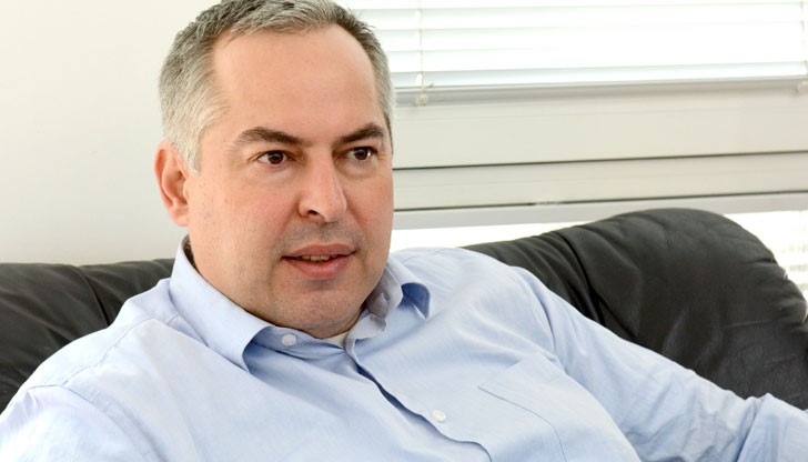 Водещият на „Панорама" не може да загърби миналото