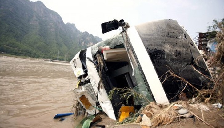 Други 32-ма пътници са ранени, съобщи полицейски служител /снимката е илюстративна/ Други 32-ма пътници са ранени, съобщи полицейски служител /снимката е илюстративна/