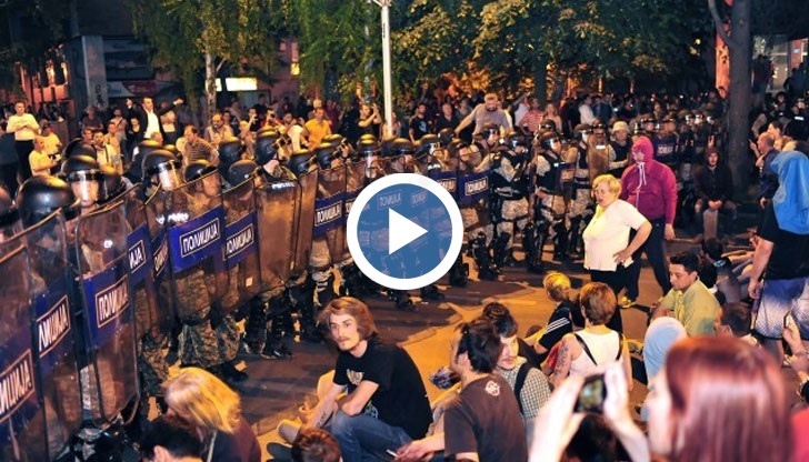 Протестиращите искат оставката на президента на Македония