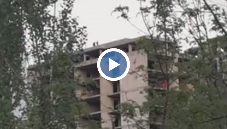 Деца се качват на последните етажи на недостроена сграда в София, за да си направят селфи