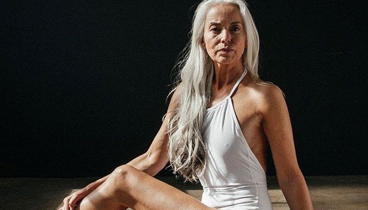 60-годишен модел е лицето на нова линия дамски бански костюми