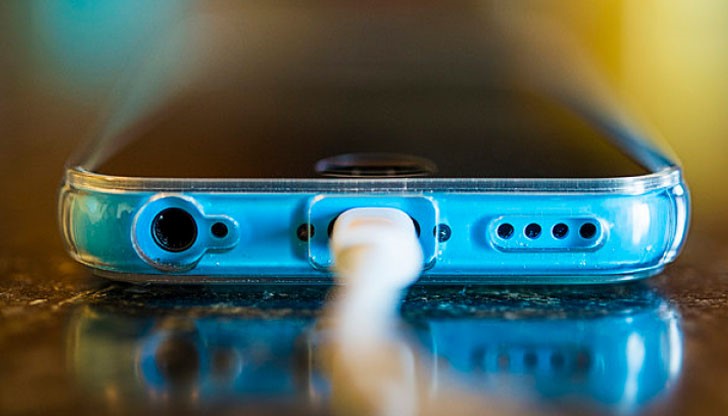 Устройството е с 8-ядрен процесор, страхотен дисплей и много добри предна и задна камери Устройството е с 8-ядрен процесор, страхотен дисплей и много добри предна и задна камери