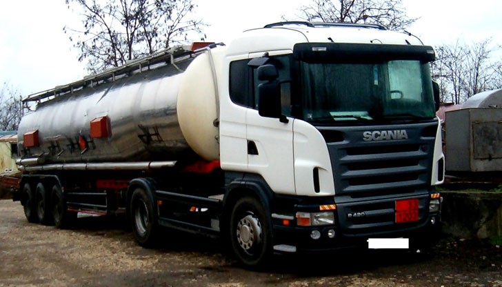 Схема за нелегални доставки на горива беше пресечена от служители на Митница Русе при проверка на влизаща в страната автоцистерна Схема за нелегални доставки на горива беше пресечена от служители на Митница Русе при проверка на влизаща в страната автоцистерна