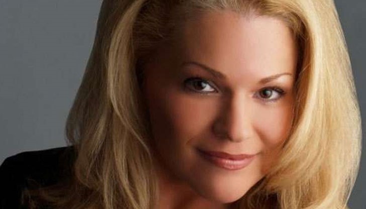 Популярната водеща на кулинарно предаване в Далас Стейси Фосет загина, след като бе прободена смъртоносно от сина си Популярната водеща на кулинарно предаване в Далас Стейси Фосет загина, след като бе прободена смъртоносно от сина си