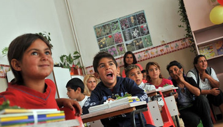 В седми клас те вече са 7%, а в 12. клас - едва 1%, от учениците В седми клас те вече са 7%, а в 12. клас - едва 1%, от учениците