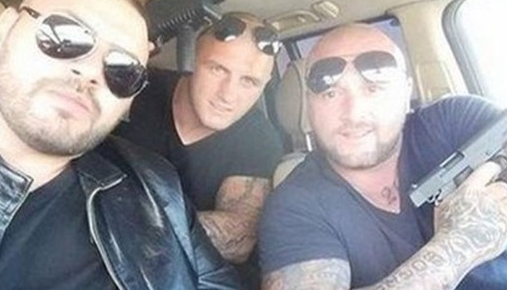 Другото възможно наказание било почистване на паметници заедно с Волен Сидеров