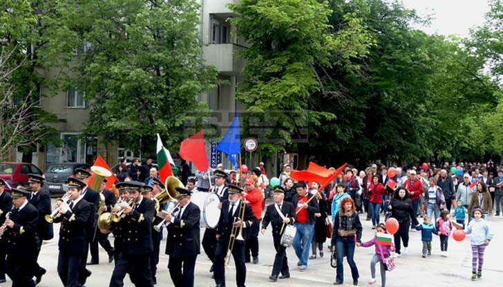 Русенските социалисти ще отбележат деня на градския площад с червени лентички на ревера
