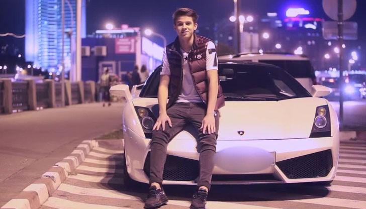 Мога да купя всеки с пари, хвали се Гриша