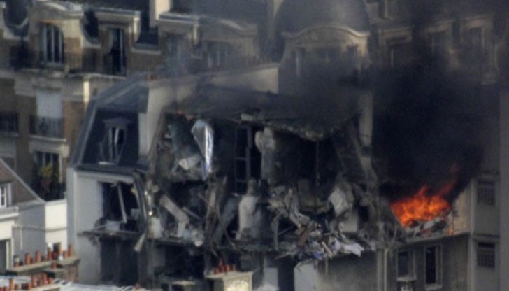 Предполага се, че причината за взрива е битов инцидент, свързан с изтичане на газ