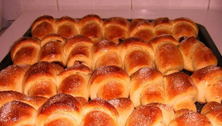 Насладете се на домашно приготвени козуначни кифли