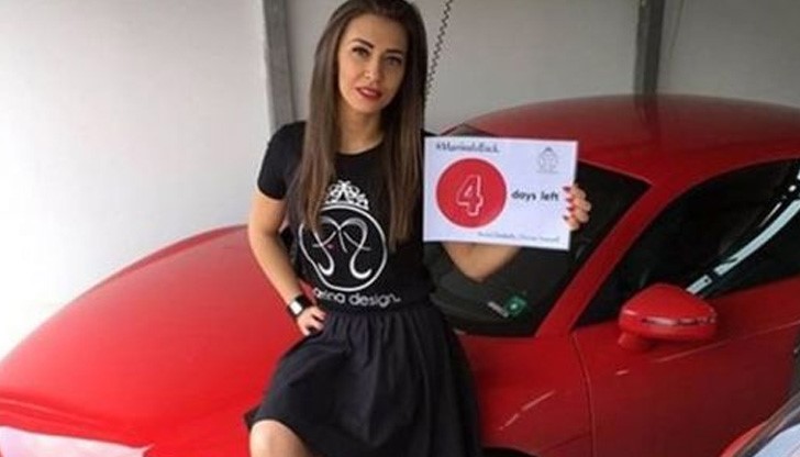 Този път обаче тя го прави не за кеф, а защото влиза в ролята на модел