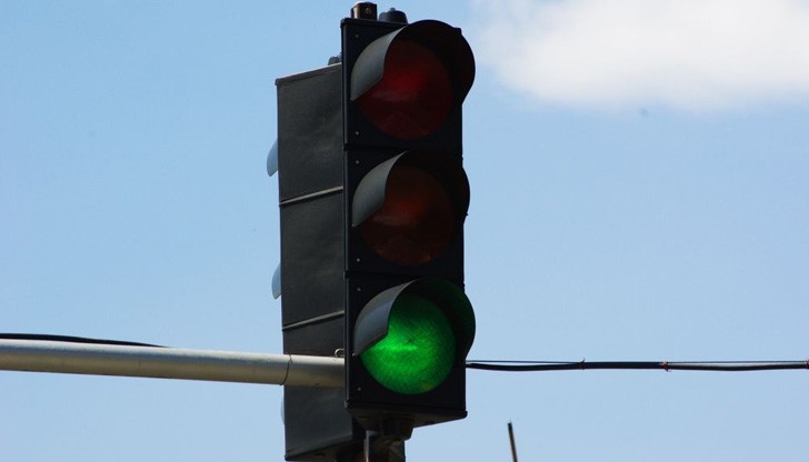Светофарът на кръстовището на "Кауфланд" и "Ялта" ще премине от три на четири фази на работа