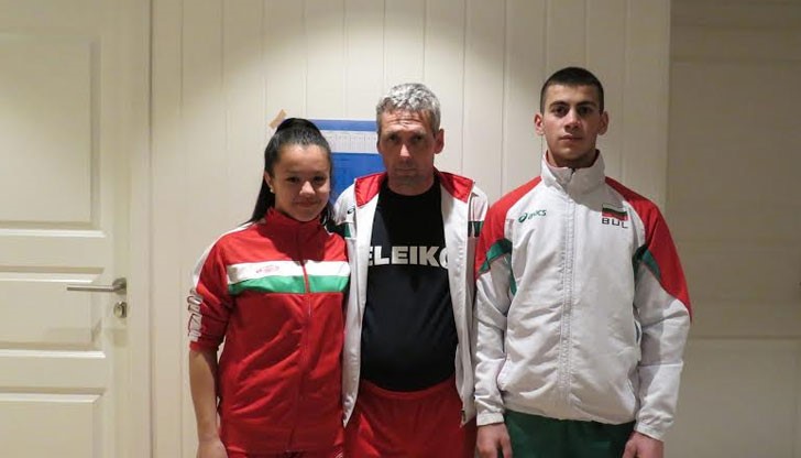 16-годишните възпитаници на треньорите в Тежкоатлетически спортен клуб „Русе” Кръстина и Радослав Атанасови бяха най-младите участници