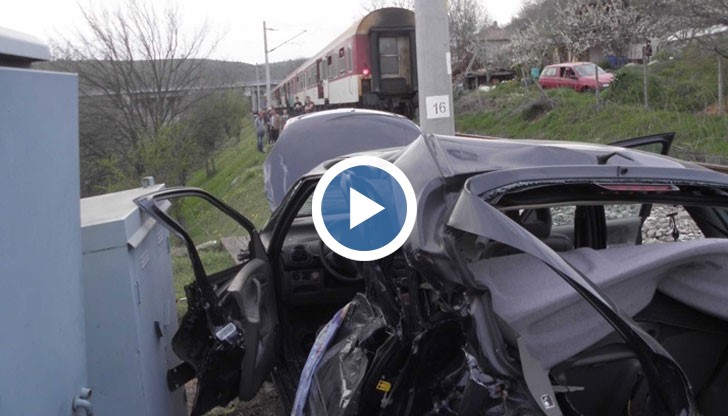 Кадри от спасяването на семейството, което пострада при сблъсък с влак