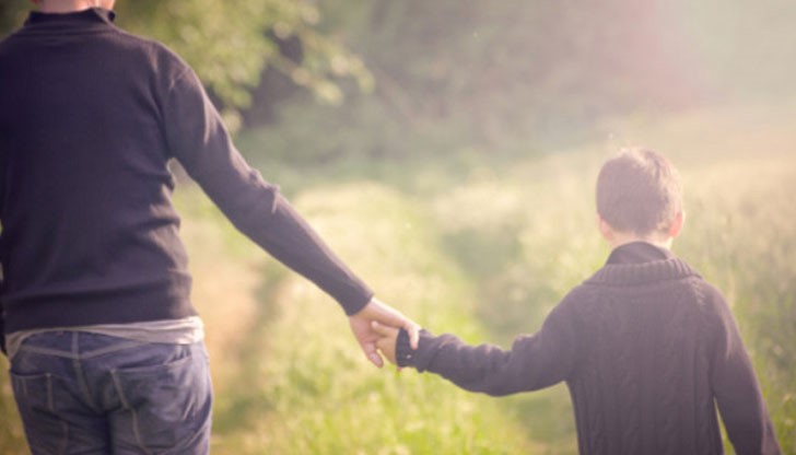 Eдин много богат баща завежда сина си на екскурзия в страната, с единствената цел да покаже на сина си какво е да си беден Eдин много богат баща завежда сина си на екскурзия в страната, с единствената цел да покаже на сина си какво е да си беден