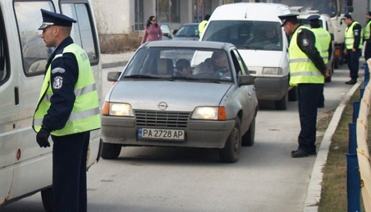 Съветите на Пътна полиция за шофирането, особено по празниците