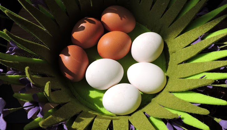 Преди всеки Великден, белите яйца се превръщат в „златни яйца“