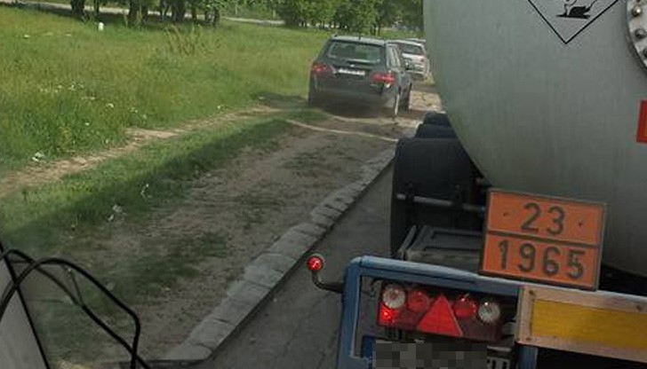 Собственици на казани за варене на ракия блокираха кръговото кръстовище в района на ГКПП "Дунав мост"