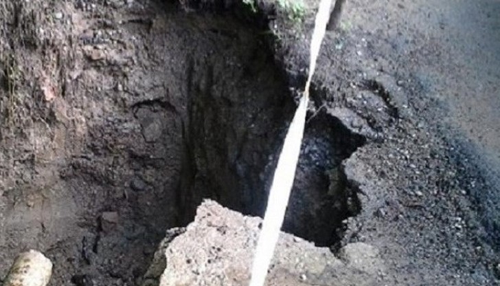 Пропадането е между блоковете „Приста” и „Плевен” по улица „Студентска” в град Русе