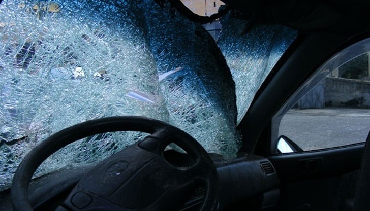 Положението се затруднява допълнително и от ремонт в близък участък