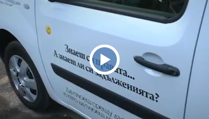 Бизнесмен украси колата си с послания в протест срещу корупцията