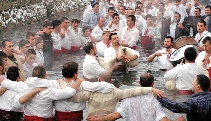 Г-н Каракачанов, не знаех, че Русе се намира в Балкана, но благодарение на вас научих, че човек, роден в Русе е балканджия, контрира го Четин Казак Г-н Каракачанов, не знаех, че Русе се намира в Балкана, но благодарение на вас научих, че човек, роден в Русе е балканджия, контрира го Четин Казак