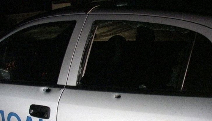 Пиян нападна полицаи при проверка