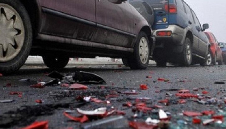 Всички пътници от автомобилите са откарани в болница /снимката е илюстративна/ Всички пътници от автомобилите са откарани в болница /снимката е илюстративна/