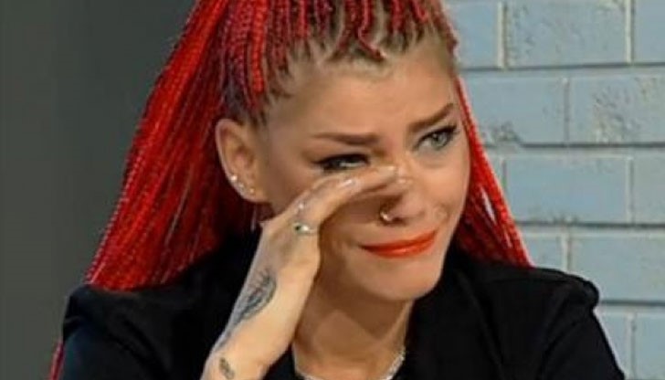 Скандалната певица Жана Бергендорф отново бе хваната с наркотици - този път с кокаин Скандалната певица Жана Бергендорф отново бе хваната с наркотици - този път с кокаин