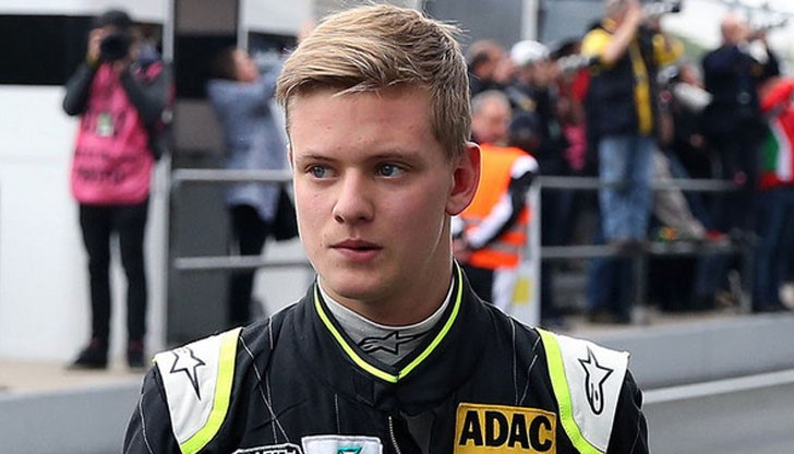 17-годишният син на седемкратния шампион на Формула 1 Михаел Шумахер - Мик, дебютира с победа