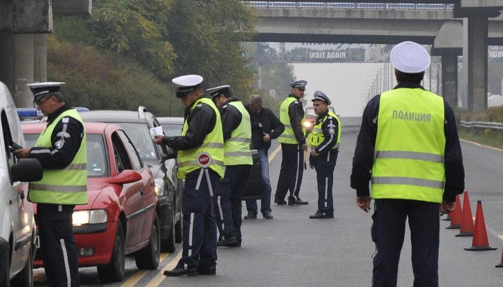 Около 20 000 българи са без валидно свидетелство за правоуправление на МПС, но шофират по българските пътища Около 20 000 българи са без валидно свидетелство за правоуправление на МПС, но шофират по българските пътища