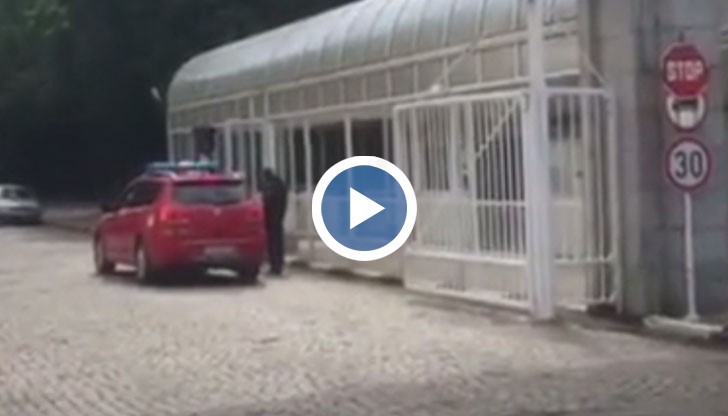 Двама мъжете са загинали, а третият е бил изтласкан от взривната вълна